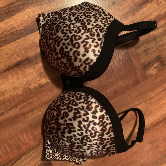 Victoria Secret 34D push up bra - Picture 1 of 3